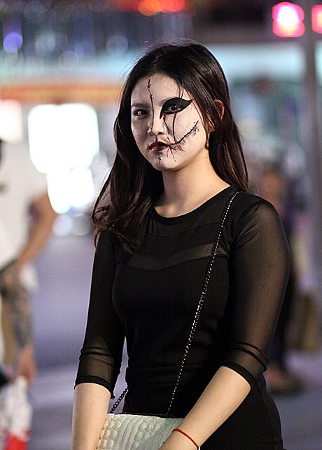 Phong cách “dọa ma” thu hút nhiều bạn nữ trong dịp lễ Halloween năm nay