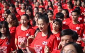 Hoa hậu Trần Tiểu Vy cùng 1.000 bạn trẻ Đà Nẵng nhảy vì sự tử tế