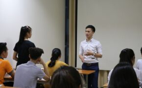 Lớp luyện thi miễn phí cho học sinh nghèo của chàng Trung úy công an