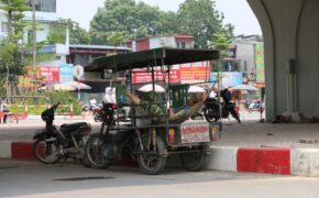 Nhọc nhằn những giấc ngủ trưa dưới nắng nóng của người lao động