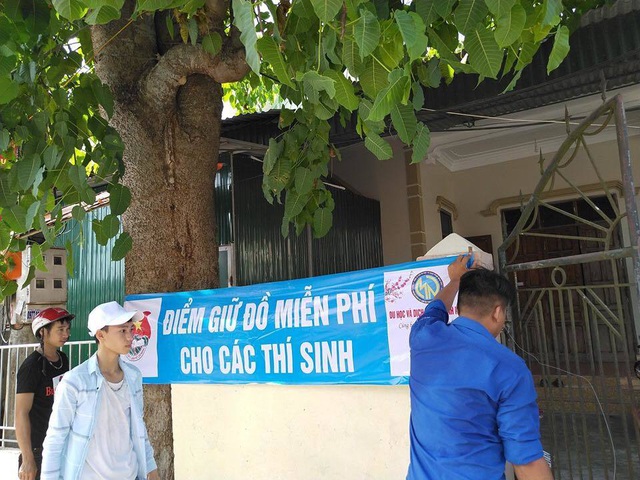 Hà Tĩnh: Hơn 1.400 tình nguyện viên hỗ trợ thí sinh trong kỳ thi - 2