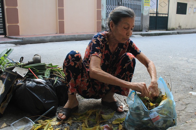 Mong muốn lớn nhất của bà là mỗi người đều có ý thức giữ gìn vệ sinh chung để khu phố luôn sạch đẹp.