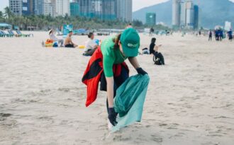 Hơn 600 bạn trẻ ở Đà Nẵng cùng nhau làm sạch bãi biển