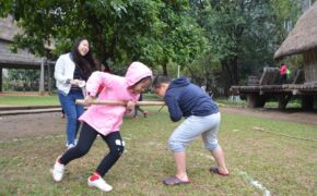 Trẻ nhỏ Hà Nội thích thú trải nhiệm tết vùng cao Tây Bắc