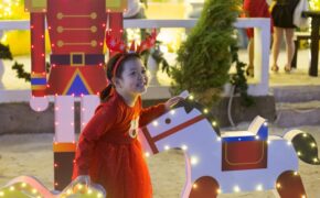 Người Đà Nẵng rộn ràng đi chơi Noel