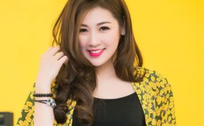 Á hậu Tú Anh quyến rũ với thời trang đa phong cách