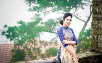 Ngọc Hân, Tú Anh mặc áo dài bất chấp trời lạnh