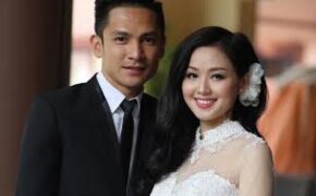 Tâm Tít rạng ngời bên chồng trong lễ Hằng thuận