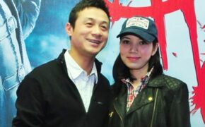 MC Anh Tuấn đưa vợ đi xem phim