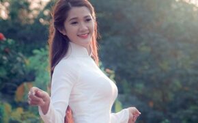 Thiếu nữ Việt “sinh ra để mặc áo dài”