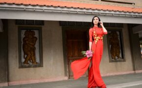 Khánh My đi lễ chùa đầu năm