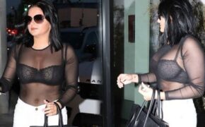 Ngôi sao 19 tuổi mặc áo xuyên thấu ra phố