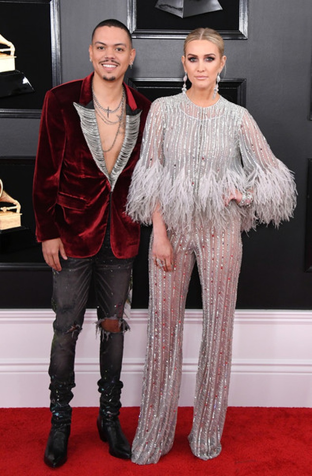 Người đẹp lộng lẫy váy áo trên thảm đỏ Grammy 2019 - 36