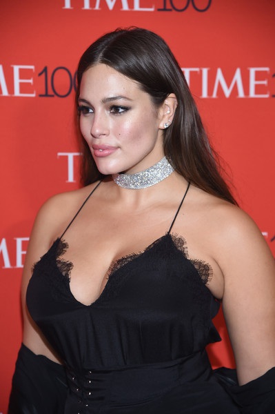  Ashley Graham hiện còn xuất hiện thường xuyên trên truyền hình trong vai trò giám khảo và MC. 