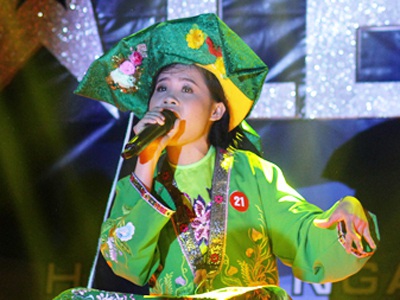 Thú vị màn diễn “hầu đồng” của nữ sinh trường Tự nhiên