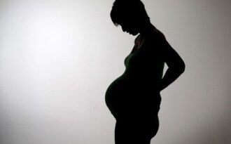 Từ vụ nữ sinh ném con tới cách ứng xử trong vấn đề quan hệ tình dục cho giới trẻ