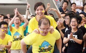 Trường Ams rộn rã trong “ngày thầy trò”