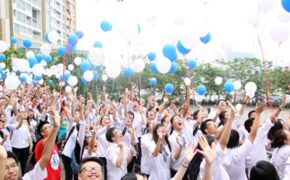 Teen chuyên Ams thả bóng bay cầu đỗ đại học