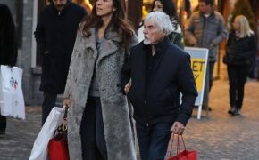 Tỷ phú U90 đưa vợ kém 46 tuổi đi mua sắm