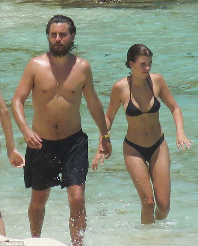  Sofia Richie, 19 tuổi và bạn trai Scott Disick, 35 tuổi đang tận hưởng kỳ nghỉ ở St. Barts 