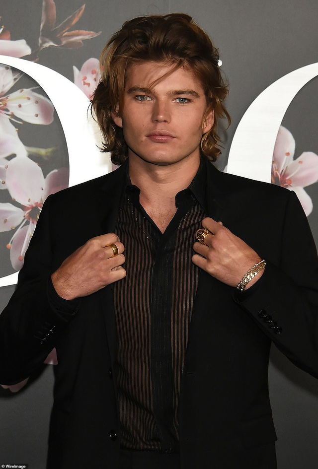  Nam người mẫu Jordan Barrett 