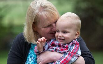 Nghị lực phi thường của người phụ nữ làm mẹ ở tuổi 48 sau… 18 lần sảy thai