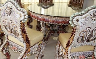 Những bộ bàn ghế tiền tỷ “gây choáng” của đại gia Việt