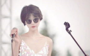 Bạn gái của Lý Á Bằng sở hữu thần thái giống Vương Phi