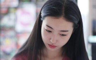 Người yêu quan tâm nên hay gọi điện hỏi “em đang ở đâu”?