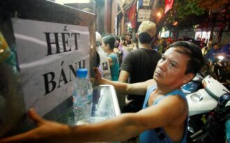 Bánh trung thu truyền thống lại mơ “vừa bán vừa la vẫn đắt hàng”