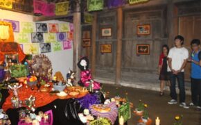 Trưng bày Bàn thờ Mexico