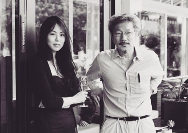  Nữ diễn viên Kim Min Hee (34 tuổi) và đạo diễn Hong Sang Soo (54 tuổi) vẫn bí mật hò hẹn 