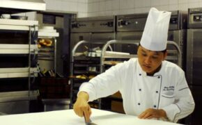 Công trình bánh cưới khổng lồ tại triển lãm cưới HWP 2014