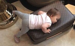 Cuộc sống xa hoa không tưởng của bé gái mới 16 tháng tuổi