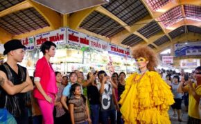 Thí sinh Next Top Model “náo loạn” chợ Bến Thành