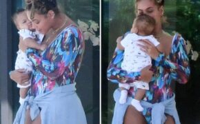 Beyonce Knowles lần đầu khoe cặp sinh đôi mới sinh