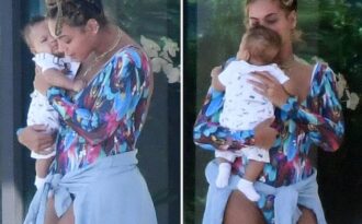 Beyonce Knowles lần đầu khoe cặp sinh đôi mới sinh