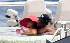 Vợ chồng Beyonce Knowles thư giãn trên du thuyền 180 triệu USD