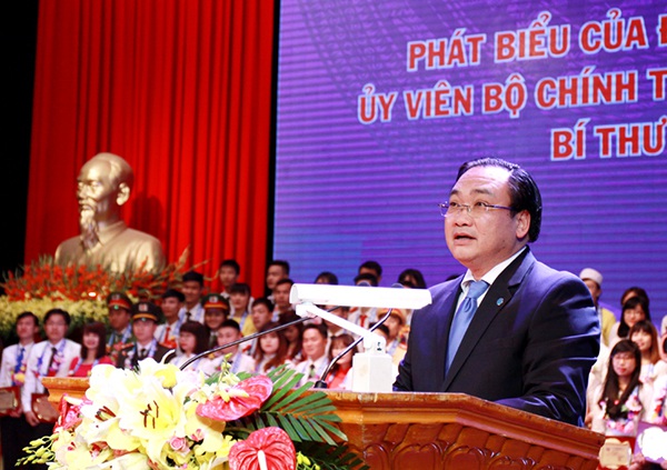 Đồng chí Hoàng Trung Hải - Uỷ viên Bộ Chính trị, Phó Thủ tướng Chính phủ, Bí thư Thành ủy Hà Nội phát biểu giao nhiệm vụ cho tuổi trẻ Thủ đô