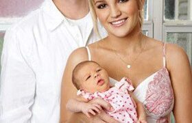 Những người nổi tiếng “lên chức” bố mẹ ở tuổi teen