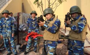 Những bóng hồng đặc công nước