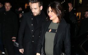 Cheryl lộ bụng lùm lùm bên bạn trai kém 10 tuổi