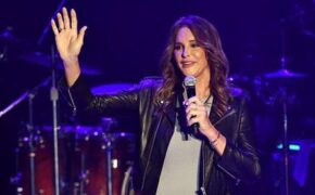 Sao chuyển giới Caitlyn Jenner ca hát và lên phim