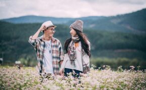 Ảnh cưới ngập sắc hoa của cặp đôi “yêu không cần ngỏ lời”