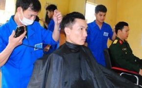 Phòng cắt tóc thanh niên của lính xe tăng