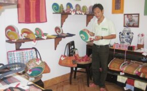 Cửa hàng hàn gắn trái tim