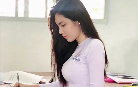 Chân dung nữ sinh mang hai dòng máu Việt – Trung gây “sốt” mạng