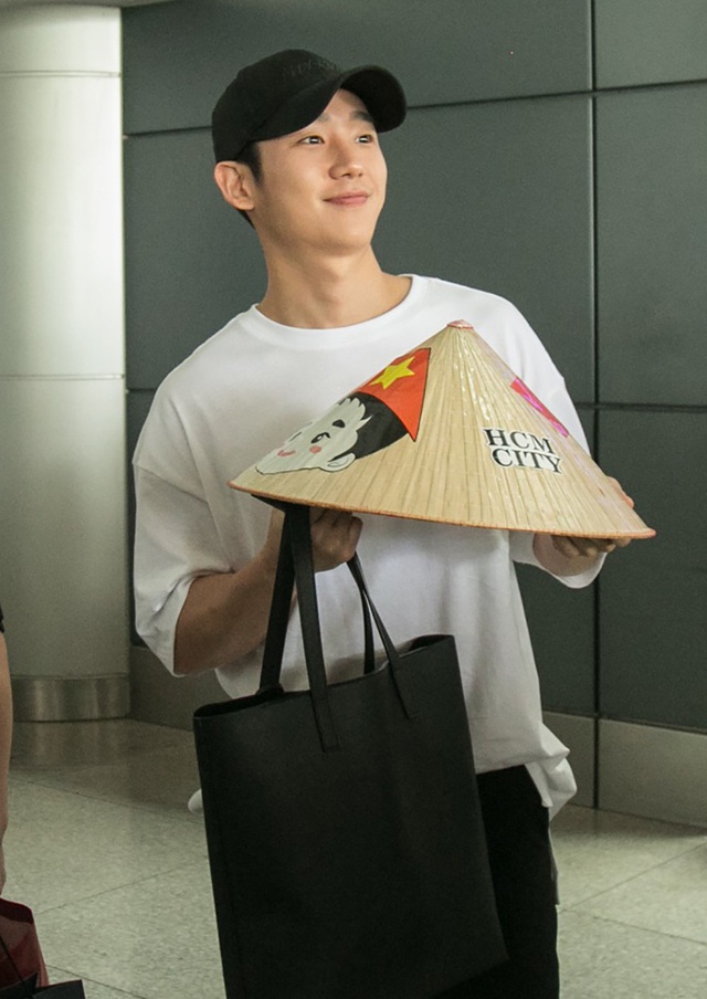 “Jung Hae In Fan Meeting with V Live” tại Việt Nam nằm trong chuỗi sự kiện gặp gỡ fan của nam diễn viên. Buổi gặp gỡ fan Việt Nam sẽ diễn ra vào tối ngày 7/7.