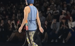 Choáng trước khả năng đi giày cao gót trình diễn thời trang của “Nhĩ Thái” Trần Chí Bằng