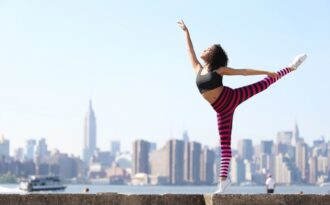 Xua tan nỗi lo “gù lưng” với 8 thói quen hỗ trợ cột sống